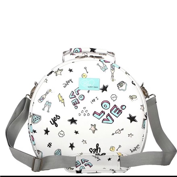 Betsey Johnson Handbags - Betsey Johnson
I Do Collection Printed "I Do" Veagn PVC Hat Box Accessory Bag